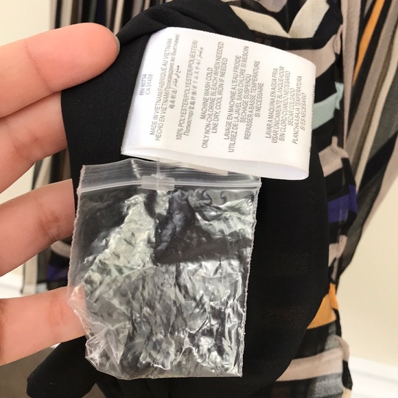 Bcbg gengeration pleated black &multicolor stripes - Picture 6 of 7